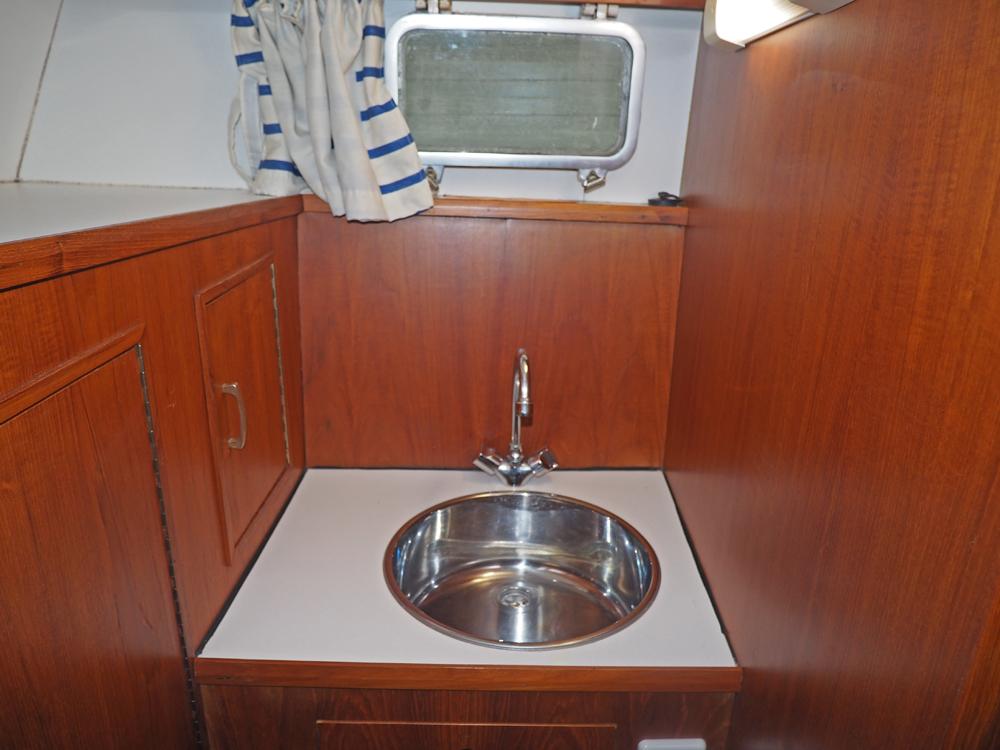 Aft cabin, Accommodation